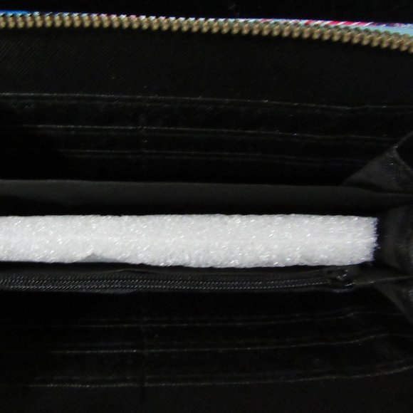 New Boutique Ladies Wallets any 2 For $30.00 - Picture 5 of 9